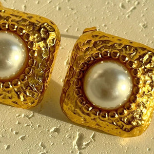 Pearl texture square earrings